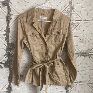 Adorable button up khaki tie top ❤️ size small
